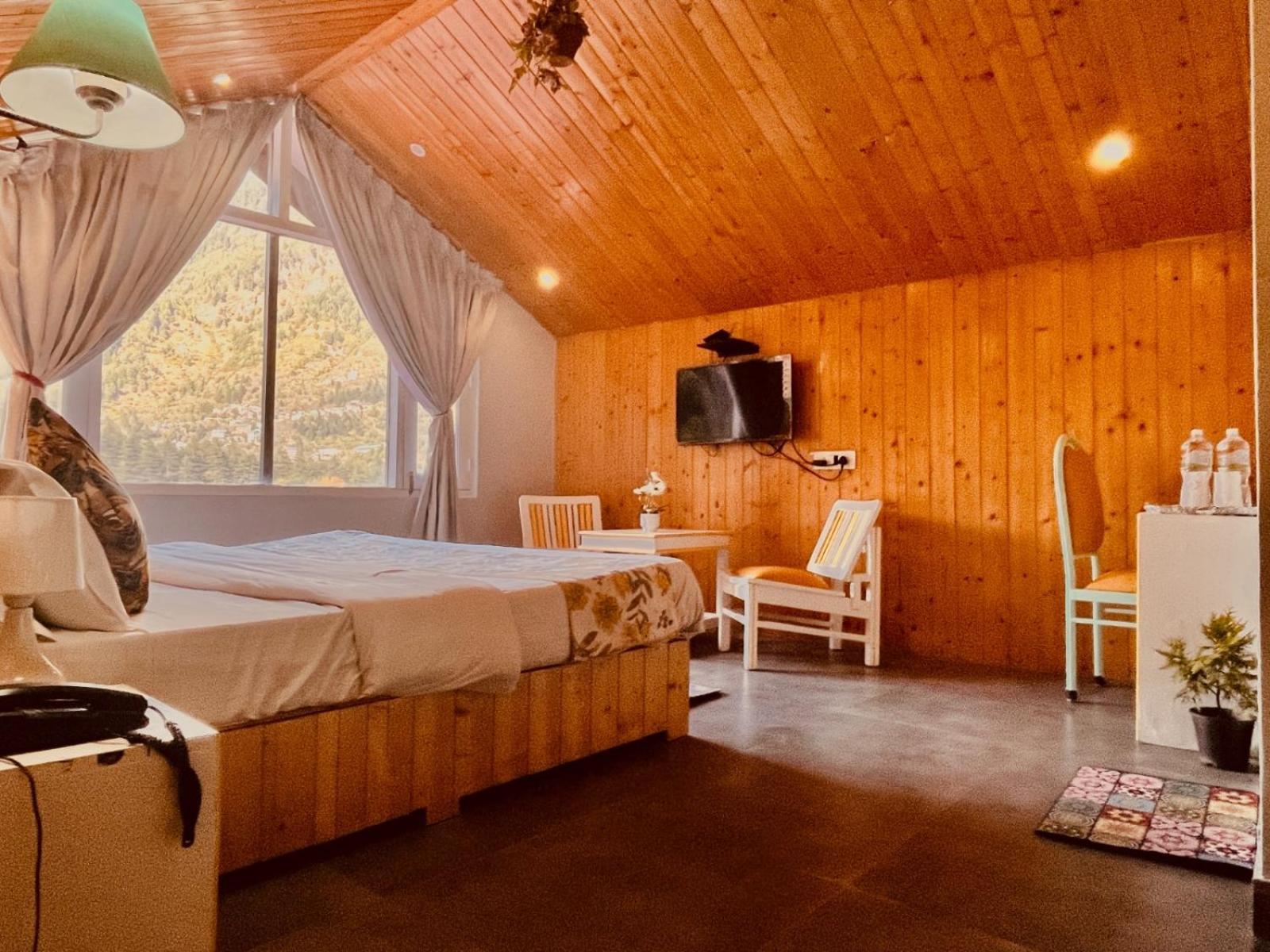 Hadimba Hill View By Hadimba Palace, Manali - Premium Room ! Family Hotel ! Parking ! Near Hadimba Temple מראה חיצוני תמונה