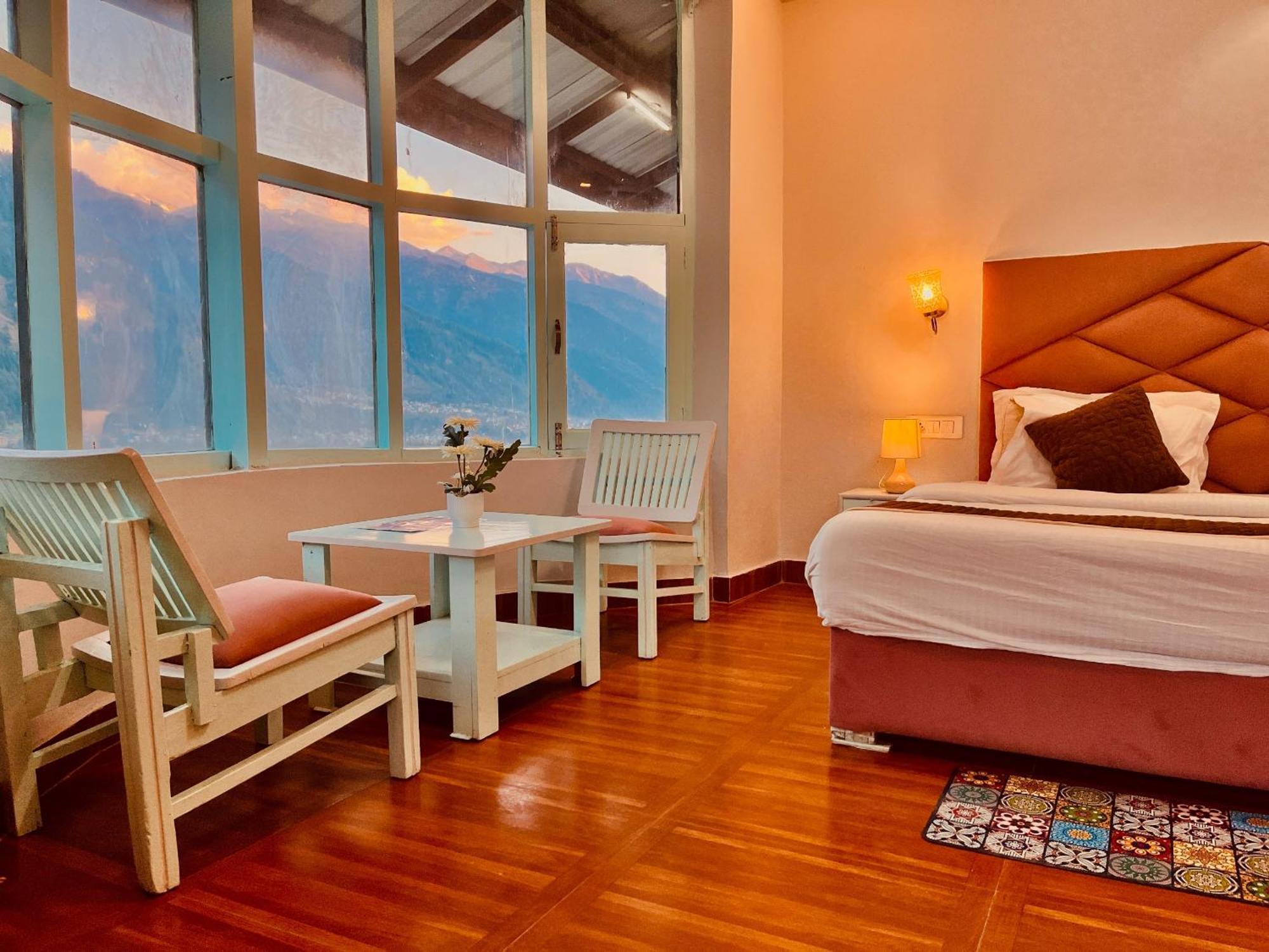 Hadimba Hill View By Hadimba Palace, Manali - Premium Room ! Family Hotel ! Parking ! Near Hadimba Temple מראה חיצוני תמונה