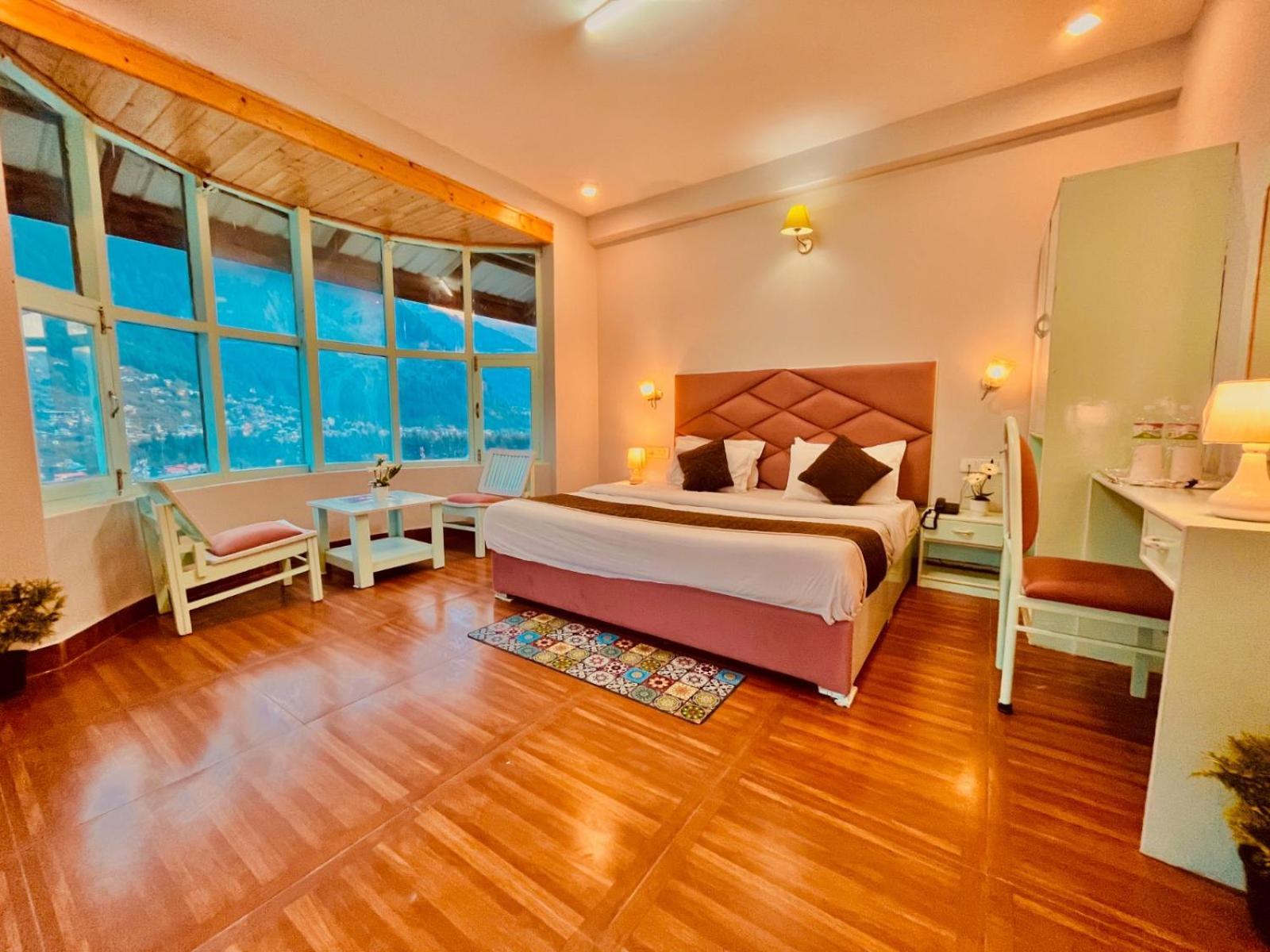 Hadimba Hill View By Hadimba Palace, Manali - Premium Room ! Family Hotel ! Parking ! Near Hadimba Temple מראה חיצוני תמונה