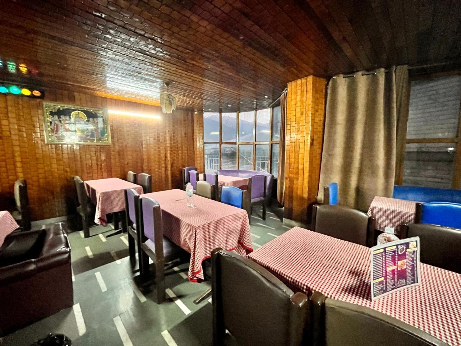 Hadimba Hill View By Hadimba Palace, Manali - Premium Room ! Family Hotel ! Parking ! Near Hadimba Temple מראה חיצוני תמונה
