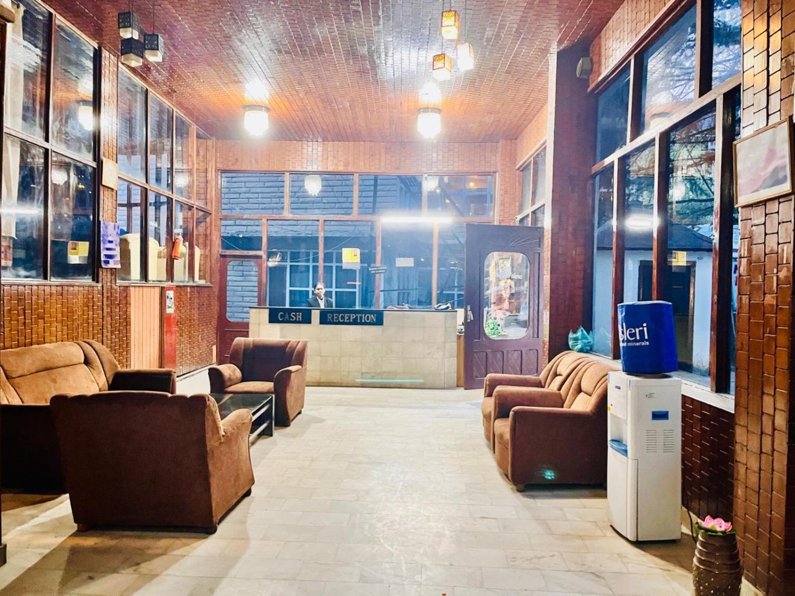 Hadimba Hill View By Hadimba Palace, Manali - Premium Room ! Family Hotel ! Parking ! Near Hadimba Temple מראה חיצוני תמונה