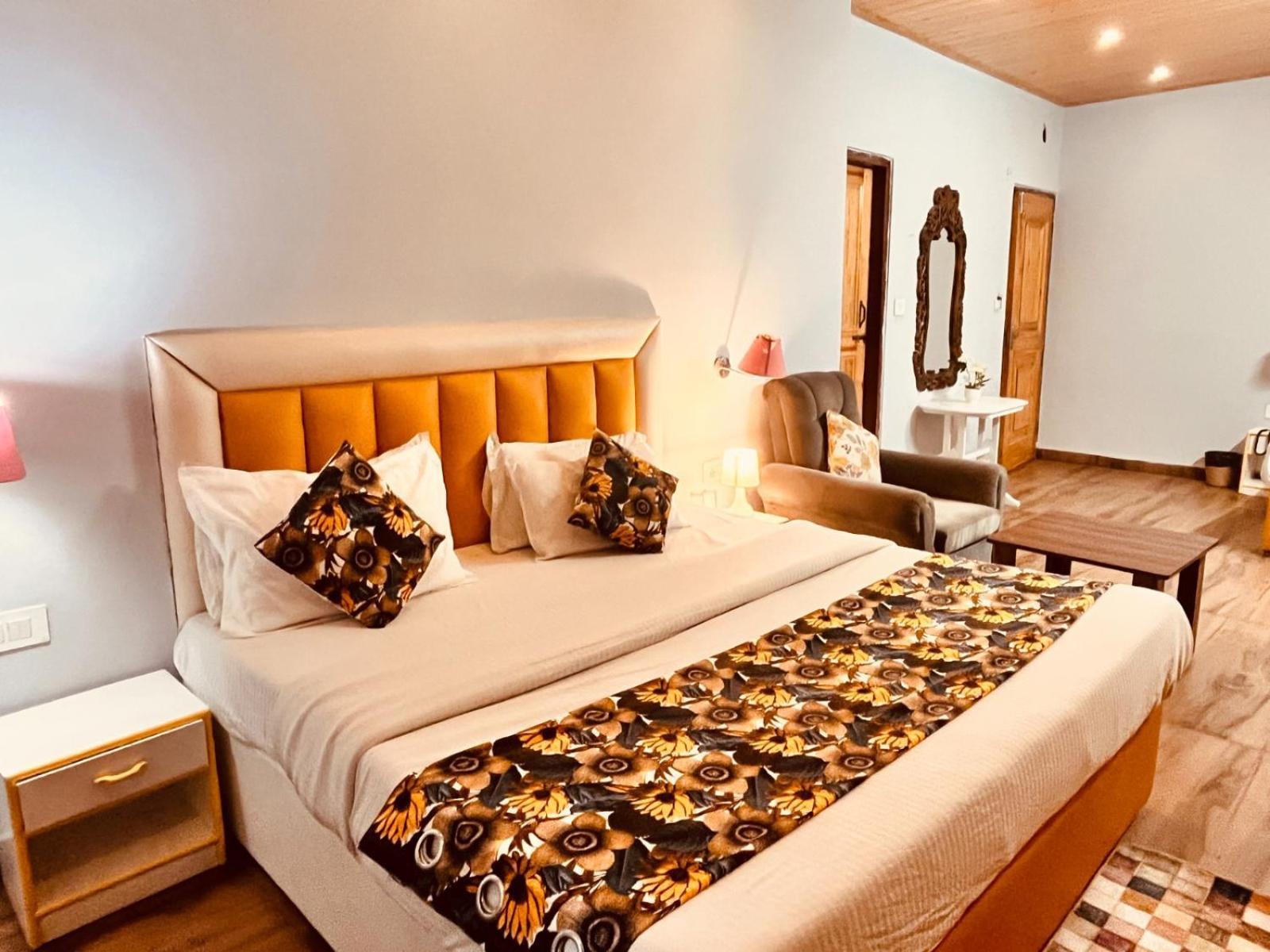 Hadimba Hill View By Hadimba Palace, Manali - Premium Room ! Family Hotel ! Parking ! Near Hadimba Temple מראה חיצוני תמונה