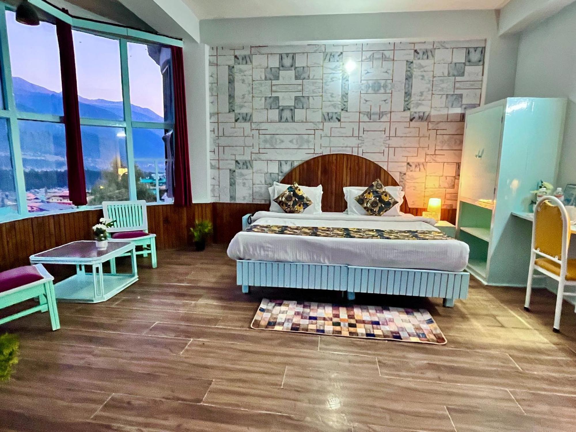 Hadimba Hill View By Hadimba Palace, Manali - Premium Room ! Family Hotel ! Parking ! Near Hadimba Temple מראה חיצוני תמונה
