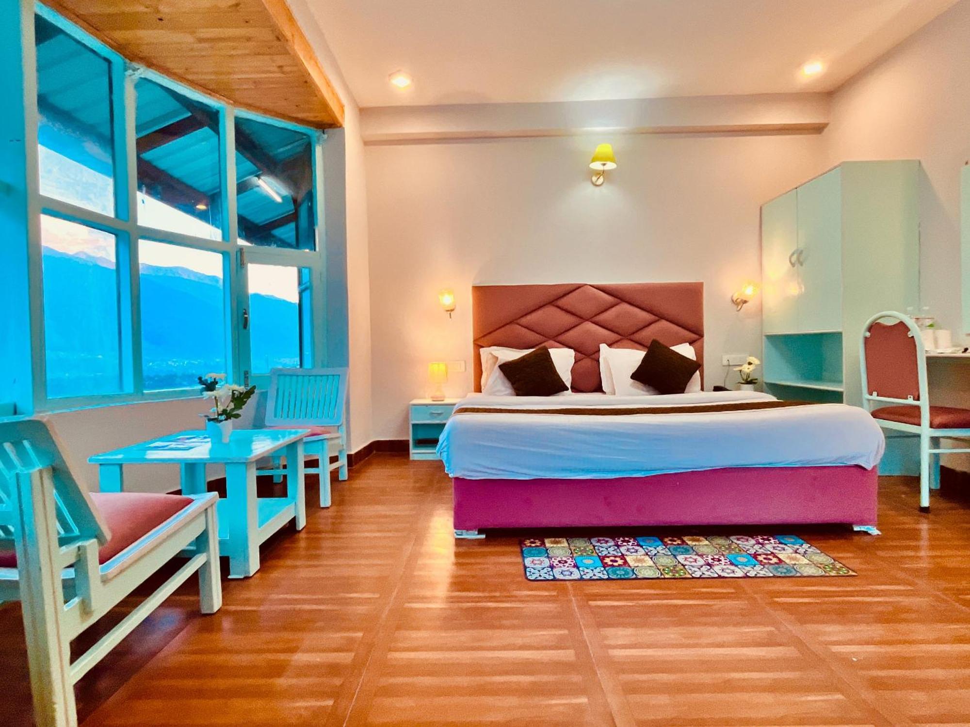 Hadimba Hill View By Hadimba Palace, Manali - Premium Room ! Family Hotel ! Parking ! Near Hadimba Temple מראה חיצוני תמונה