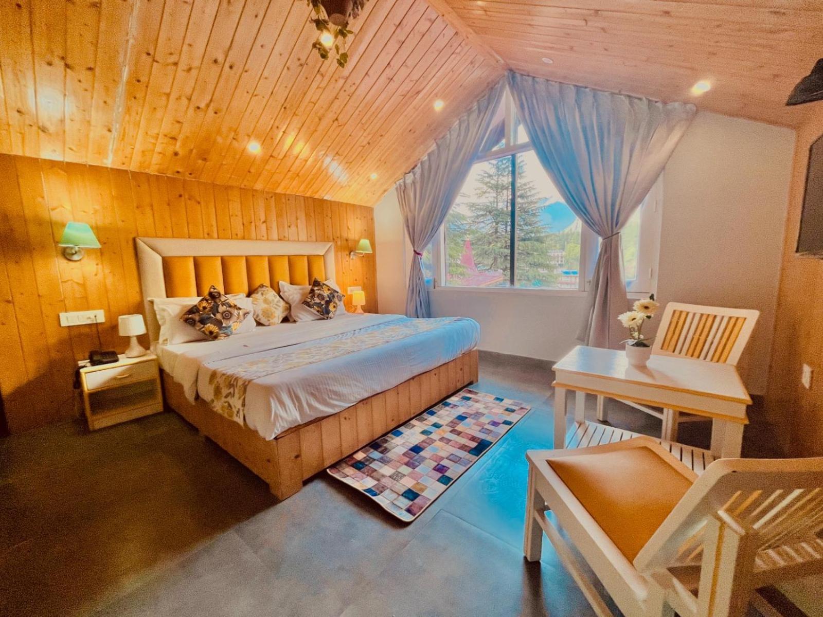 Hadimba Hill View By Hadimba Palace, Manali - Premium Room ! Family Hotel ! Parking ! Near Hadimba Temple מראה חיצוני תמונה