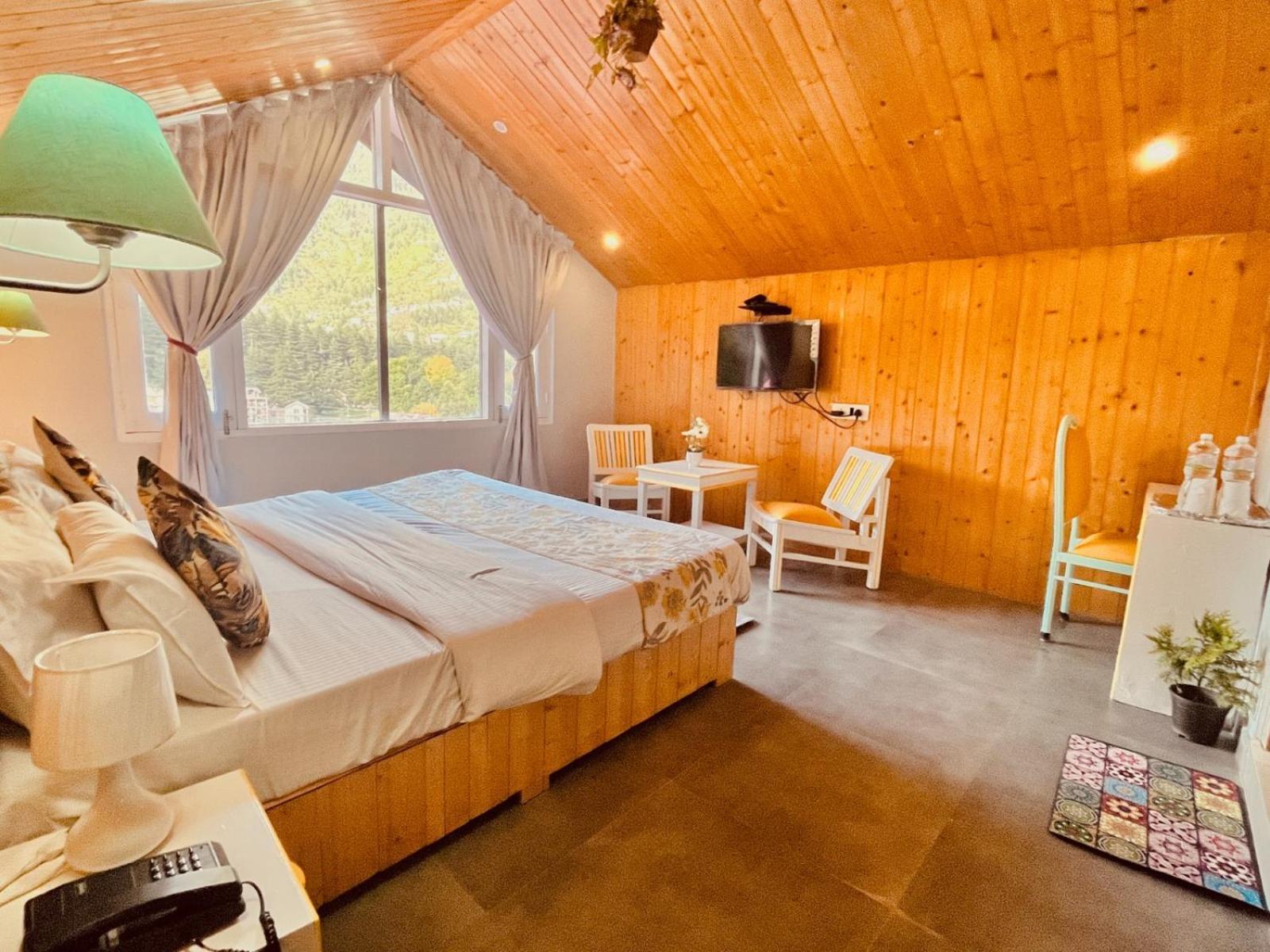 Hadimba Hill View By Hadimba Palace, Manali - Premium Room ! Family Hotel ! Parking ! Near Hadimba Temple מראה חיצוני תמונה