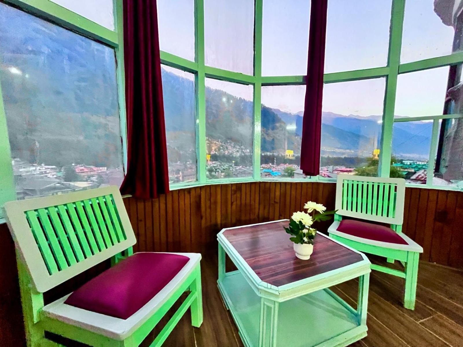 Hadimba Hill View By Hadimba Palace, Manali - Premium Room ! Family Hotel ! Parking ! Near Hadimba Temple מראה חיצוני תמונה
