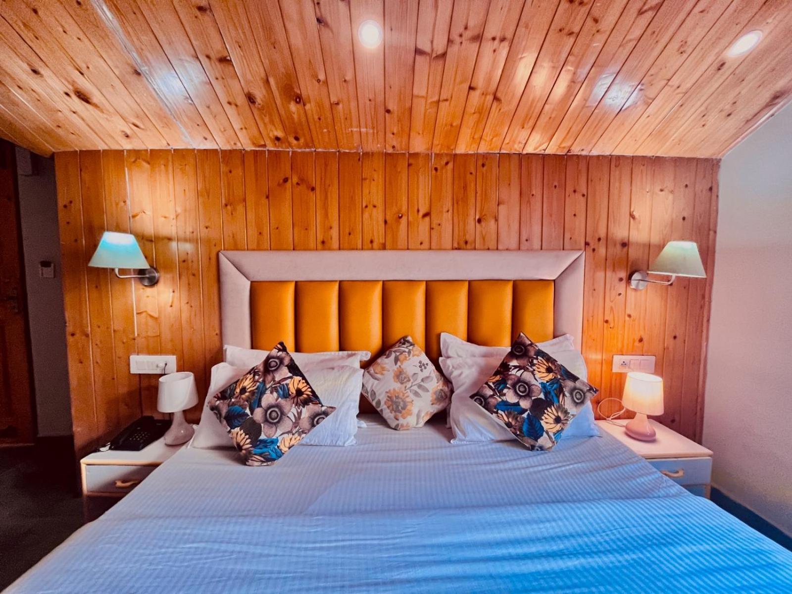 Hadimba Hill View By Hadimba Palace, Manali - Premium Room ! Family Hotel ! Parking ! Near Hadimba Temple מראה חיצוני תמונה