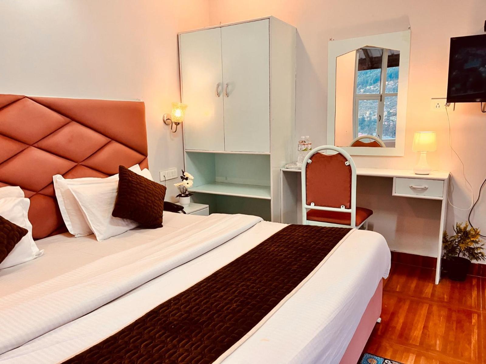 Hadimba Hill View By Hadimba Palace, Manali - Premium Room ! Family Hotel ! Parking ! Near Hadimba Temple מראה חיצוני תמונה
