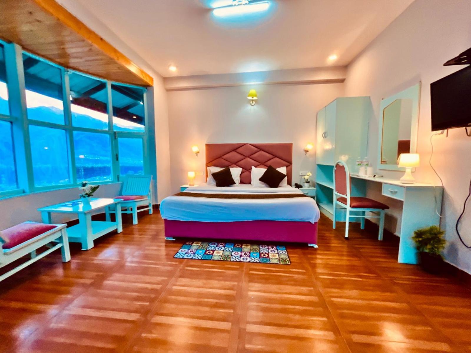 Hadimba Hill View By Hadimba Palace, Manali - Premium Room ! Family Hotel ! Parking ! Near Hadimba Temple מראה חיצוני תמונה