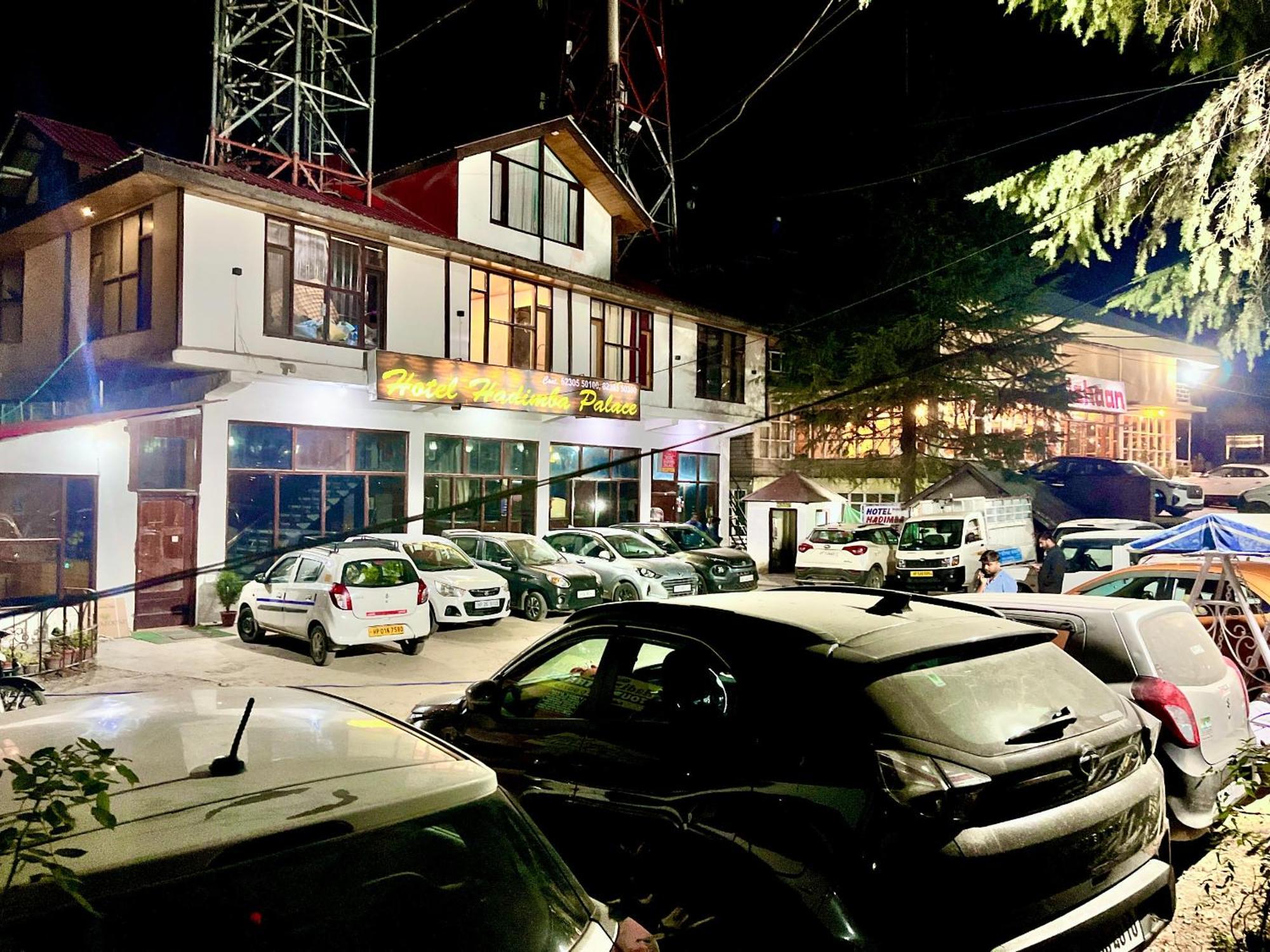 Hadimba Hill View By Hadimba Palace, Manali - Premium Room ! Family Hotel ! Parking ! Near Hadimba Temple מראה חיצוני תמונה