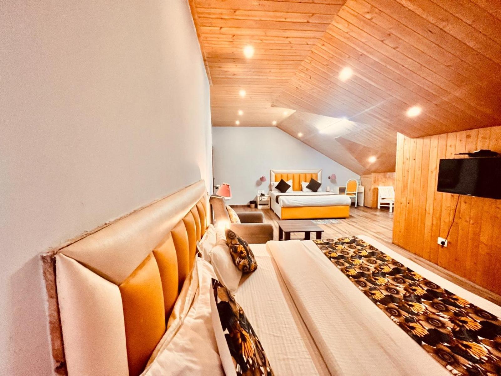 Hadimba Hill View By Hadimba Palace, Manali - Premium Room ! Family Hotel ! Parking ! Near Hadimba Temple מראה חיצוני תמונה