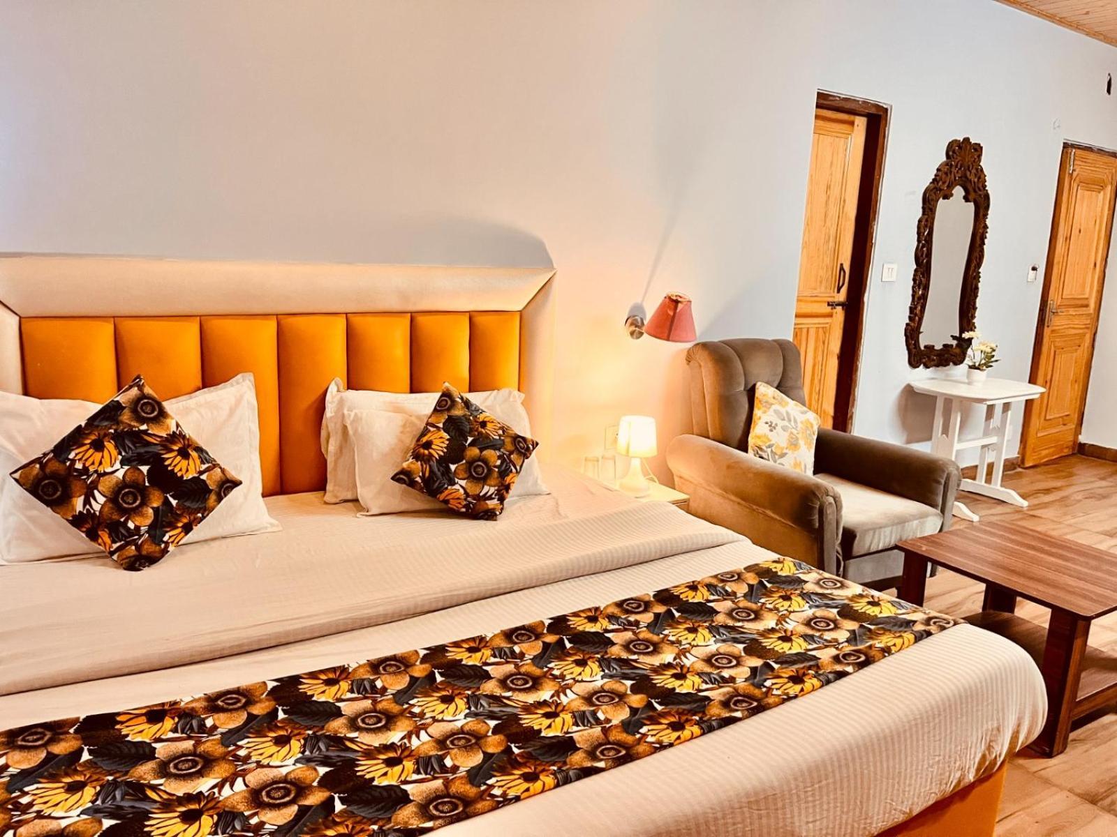 Hadimba Hill View By Hadimba Palace, Manali - Premium Room ! Family Hotel ! Parking ! Near Hadimba Temple מראה חיצוני תמונה