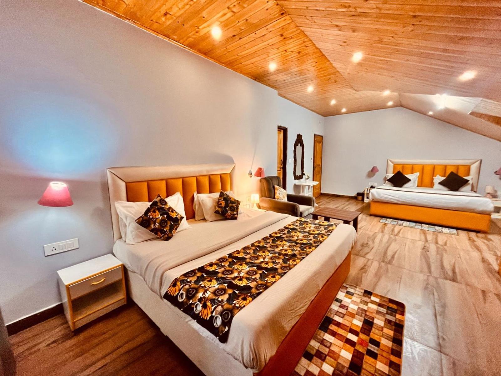 Hadimba Hill View By Hadimba Palace, Manali - Premium Room ! Family Hotel ! Parking ! Near Hadimba Temple מראה חיצוני תמונה