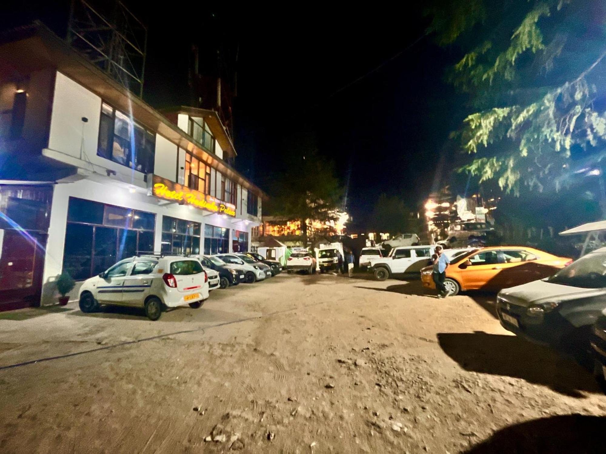 Hadimba Hill View By Hadimba Palace, Manali - Premium Room ! Family Hotel ! Parking ! Near Hadimba Temple מראה חיצוני תמונה