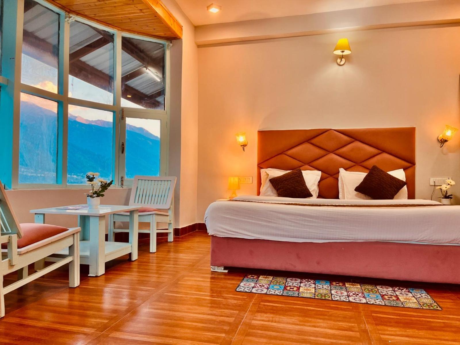 Hadimba Hill View By Hadimba Palace, Manali - Premium Room ! Family Hotel ! Parking ! Near Hadimba Temple מראה חיצוני תמונה