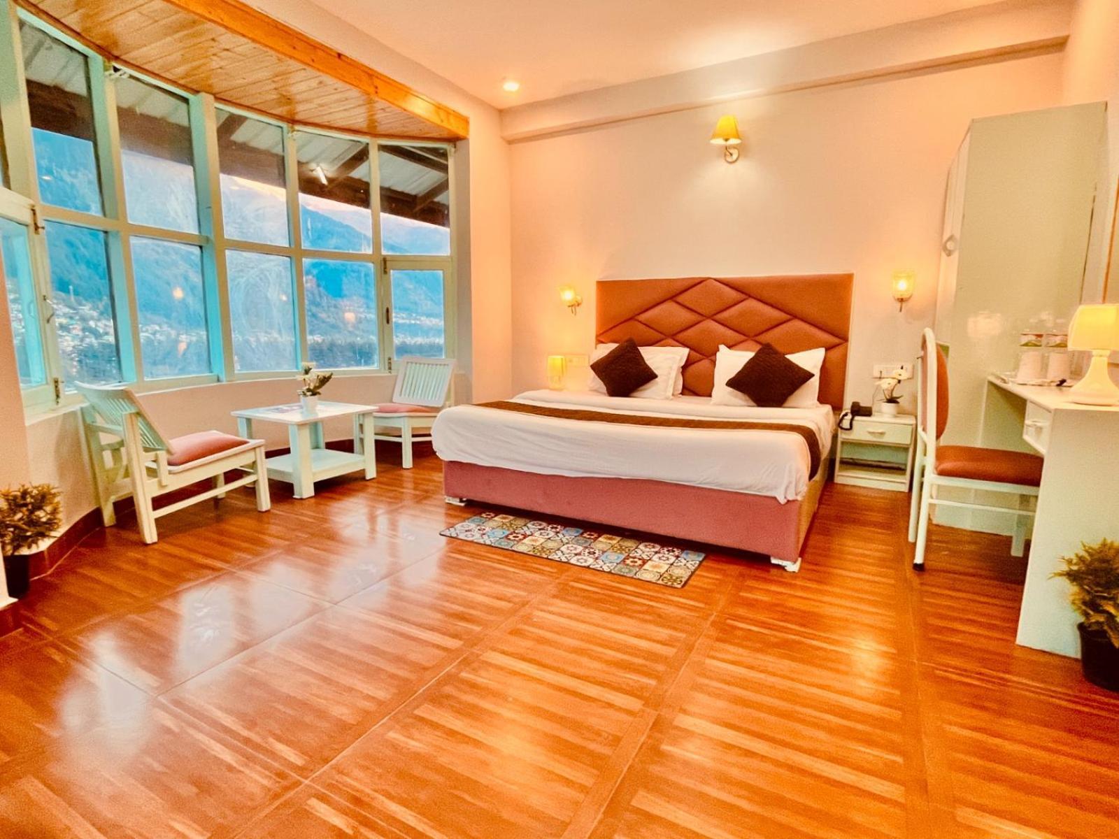 Hadimba Hill View By Hadimba Palace, Manali - Premium Room ! Family Hotel ! Parking ! Near Hadimba Temple מראה חיצוני תמונה