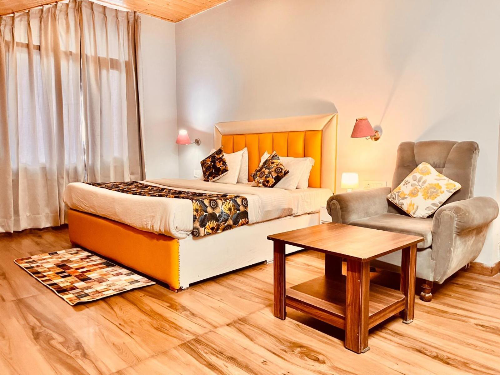 Hadimba Hill View By Hadimba Palace, Manali - Premium Room ! Family Hotel ! Parking ! Near Hadimba Temple מראה חיצוני תמונה