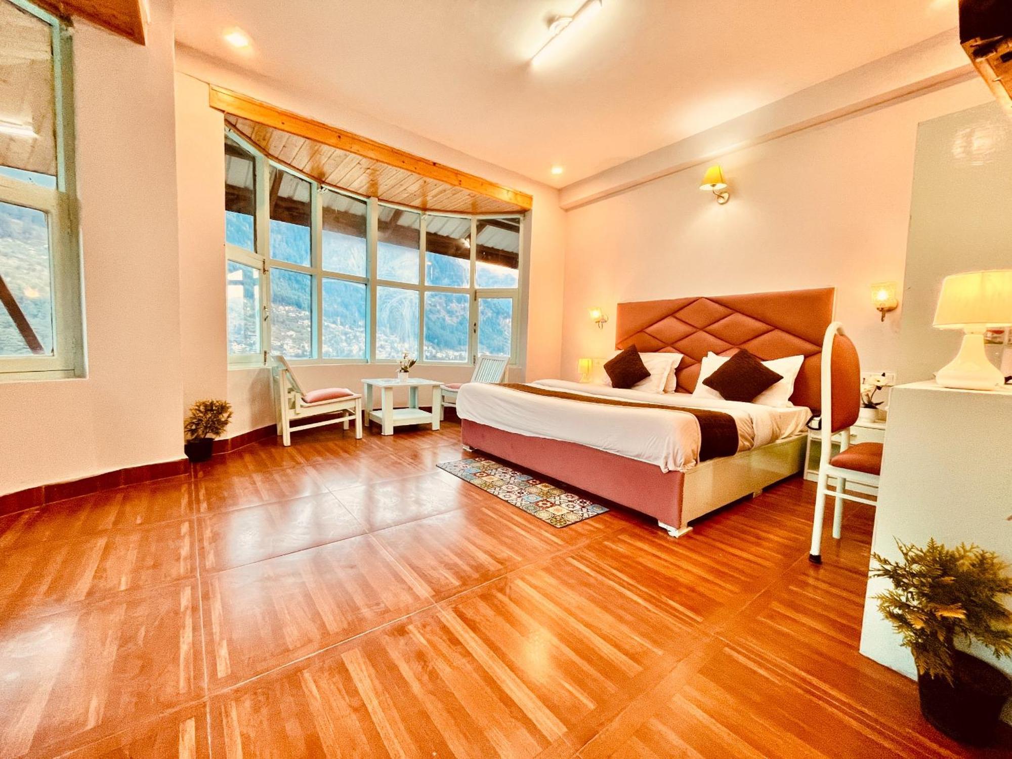 Hadimba Hill View By Hadimba Palace, Manali - Premium Room ! Family Hotel ! Parking ! Near Hadimba Temple מראה חיצוני תמונה