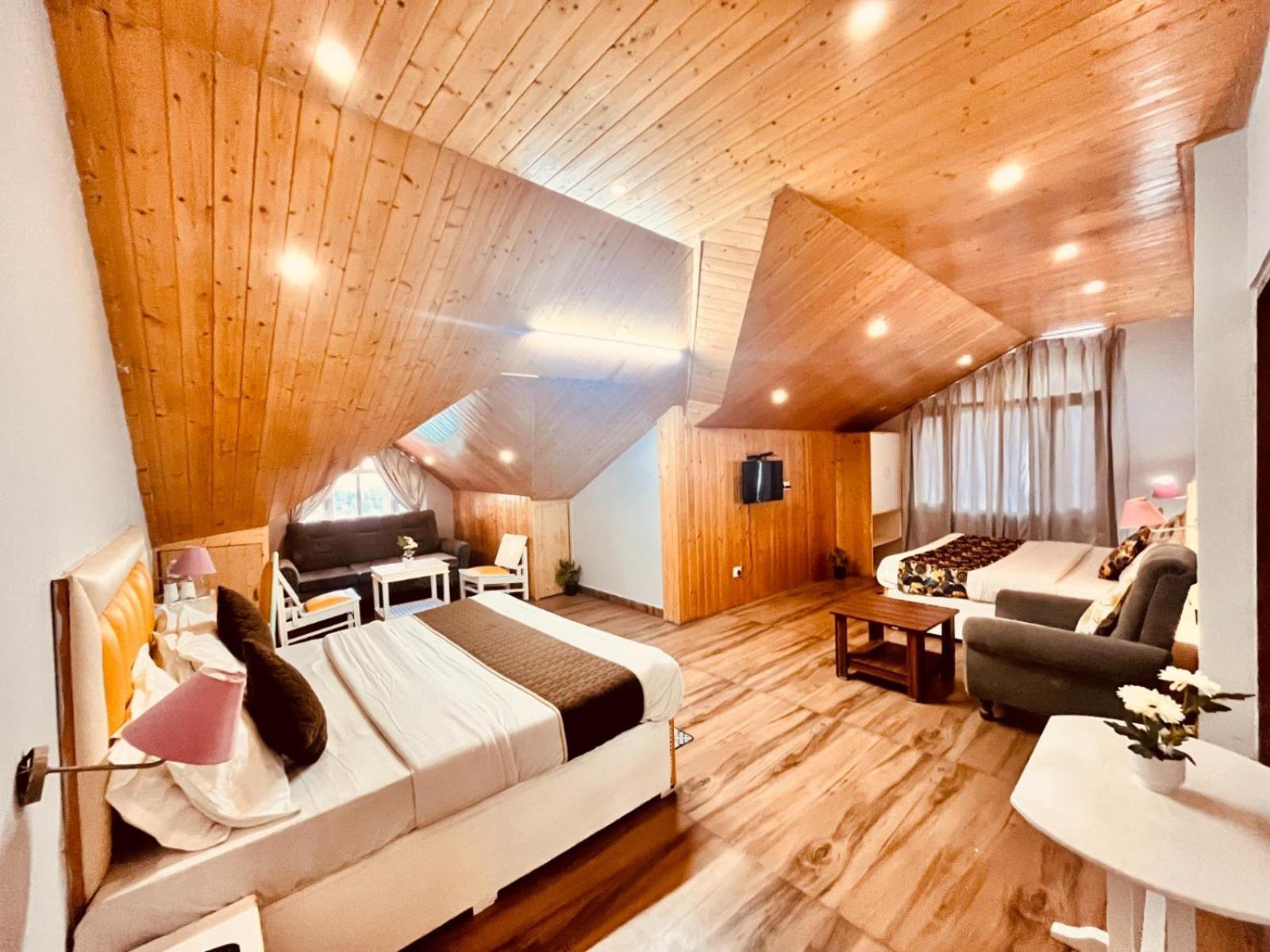 Hadimba Hill View By Hadimba Palace, Manali - Premium Room ! Family Hotel ! Parking ! Near Hadimba Temple מראה חיצוני תמונה
