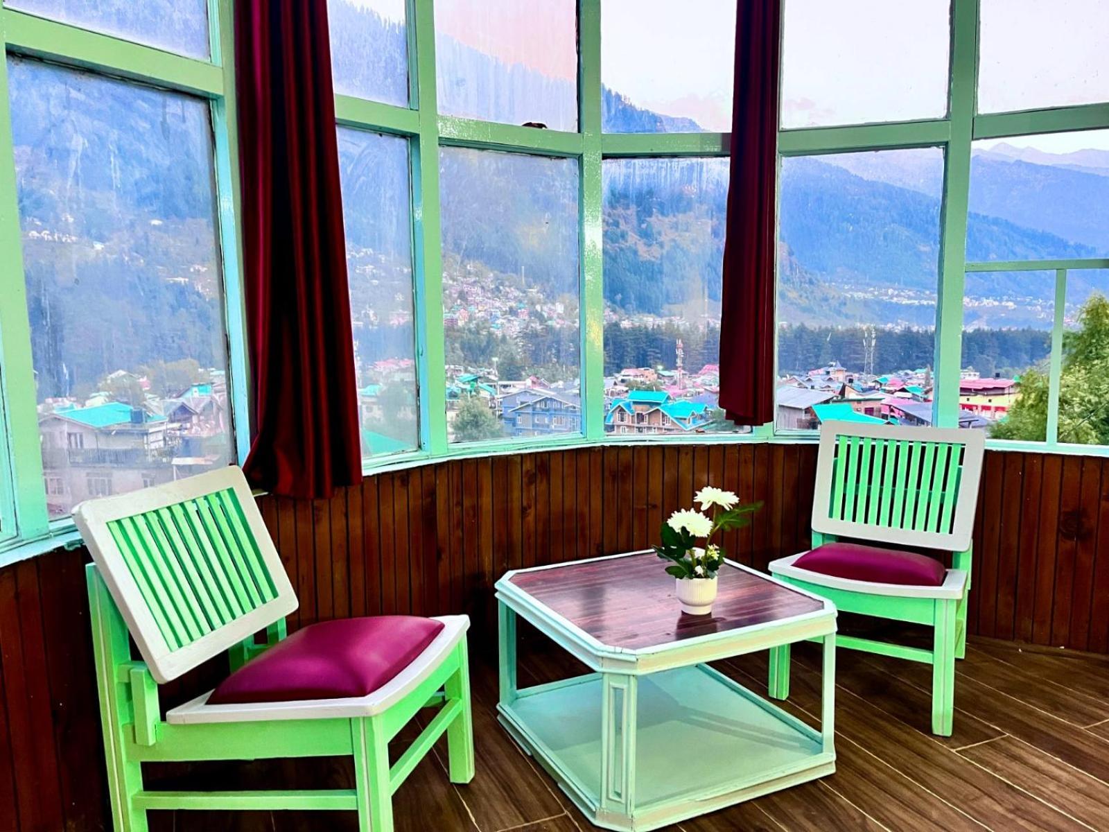 Hadimba Hill View By Hadimba Palace, Manali - Premium Room ! Family Hotel ! Parking ! Near Hadimba Temple מראה חיצוני תמונה