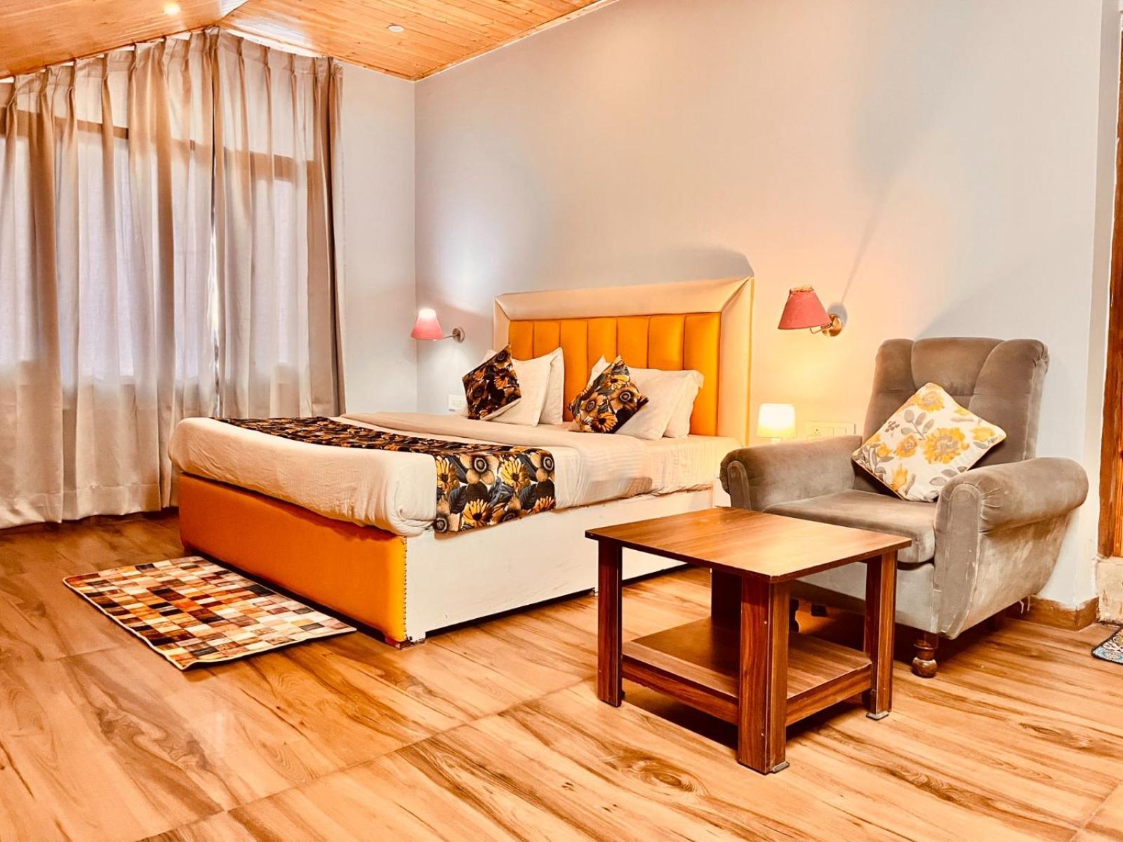 Hadimba Hill View By Hadimba Palace, Manali - Premium Room ! Family Hotel ! Parking ! Near Hadimba Temple מראה חיצוני תמונה